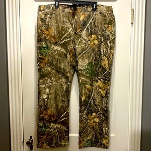 Realtree Edge 5 pocket stretch hunting pants. XL New no tags.